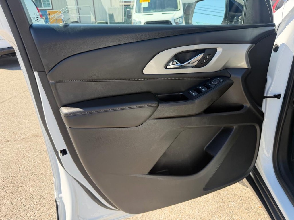 Chevrolet Traverse Vehicle Full-screen Gallery Image 15