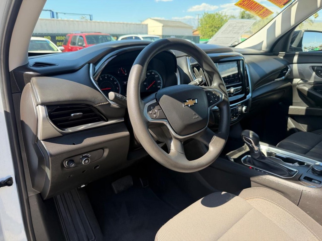 Chevrolet Traverse Vehicle Full-screen Gallery Image 16