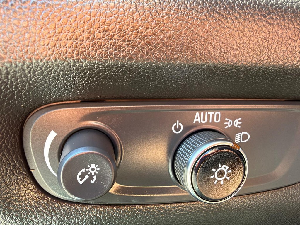 Chevrolet Traverse Vehicle Full-screen Gallery Image 32