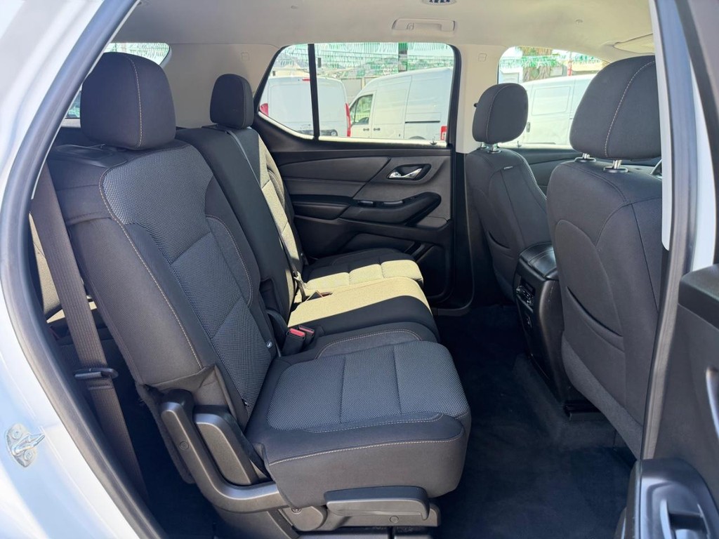 Chevrolet Traverse Vehicle Full-screen Gallery Image 35