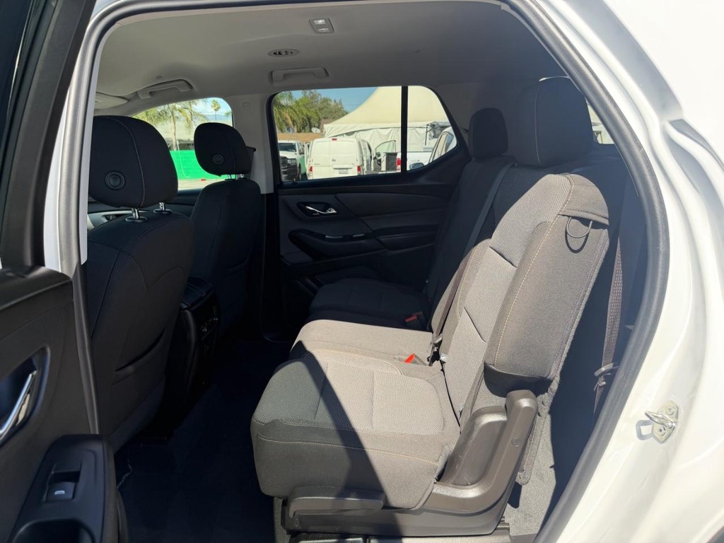 Chevrolet Traverse Vehicle Full-screen Gallery Image 38