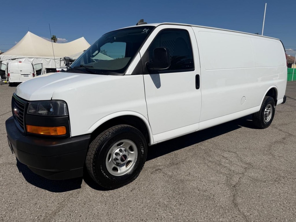 GMC Savana 2500 Vehicle Full-screen Gallery Image 13