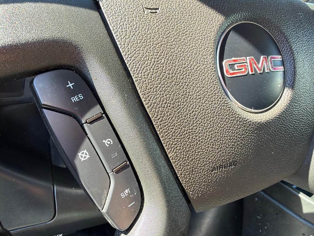 GMC Savana 2500 Vehicle Full-screen Gallery Image 31