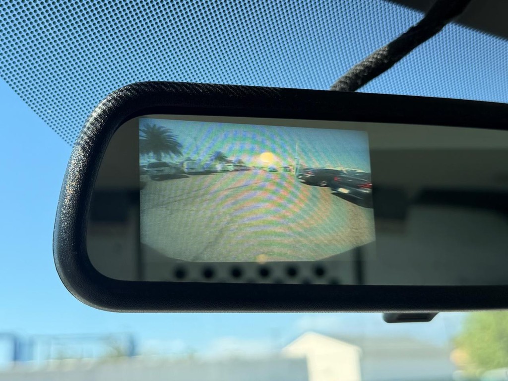 GMC Savana 2500 Vehicle Full-screen Gallery Image 36
