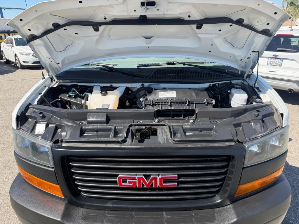 GMC Savana 2500 Vehicle Full-screen Gallery Image 39