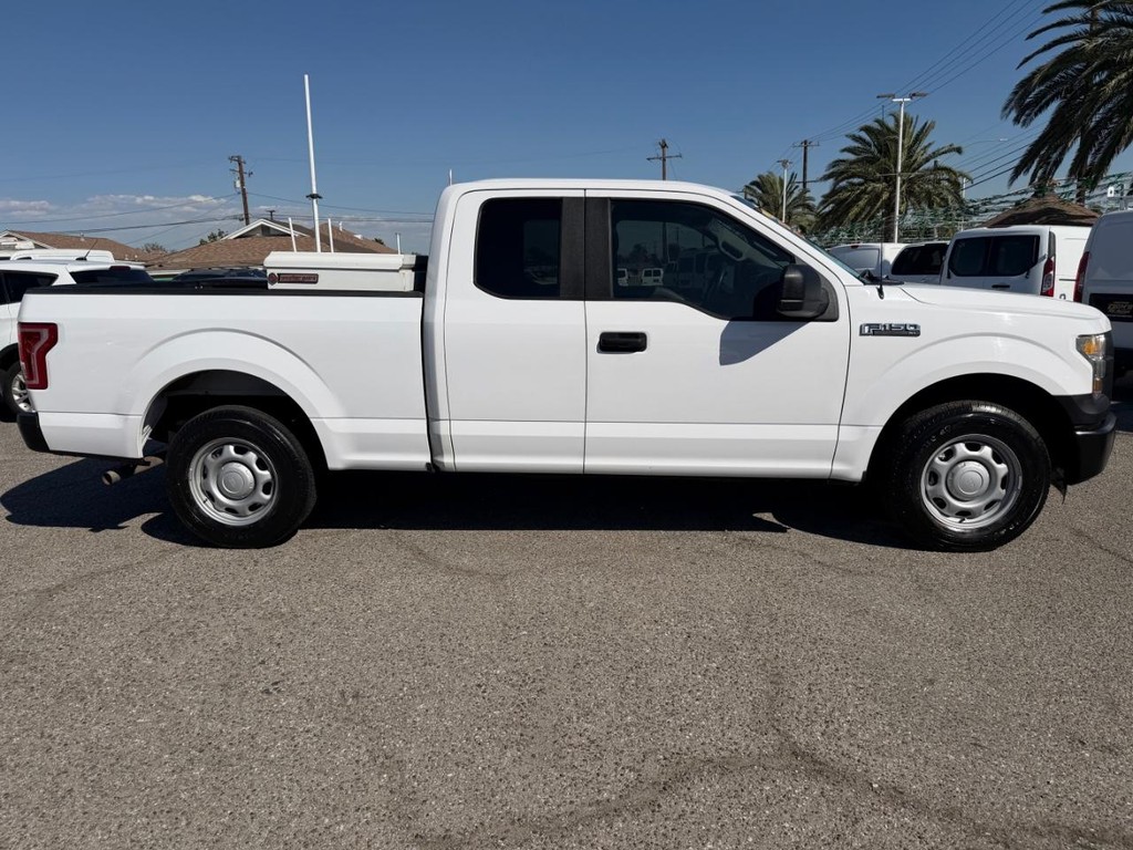Ford F-150 Vehicle Full-screen Gallery Image 05