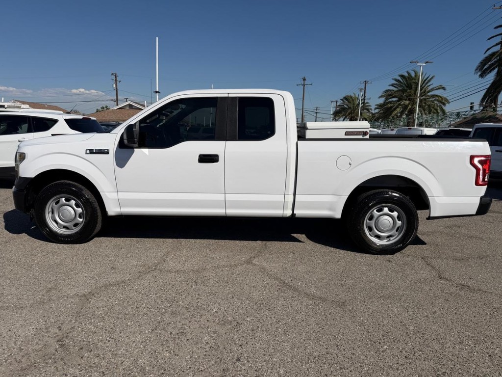 Ford F-150 Vehicle Full-screen Gallery Image 11
