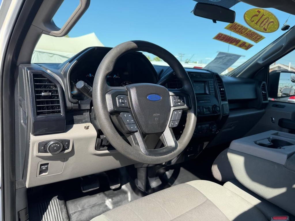 Ford F-150 Vehicle Full-screen Gallery Image 16