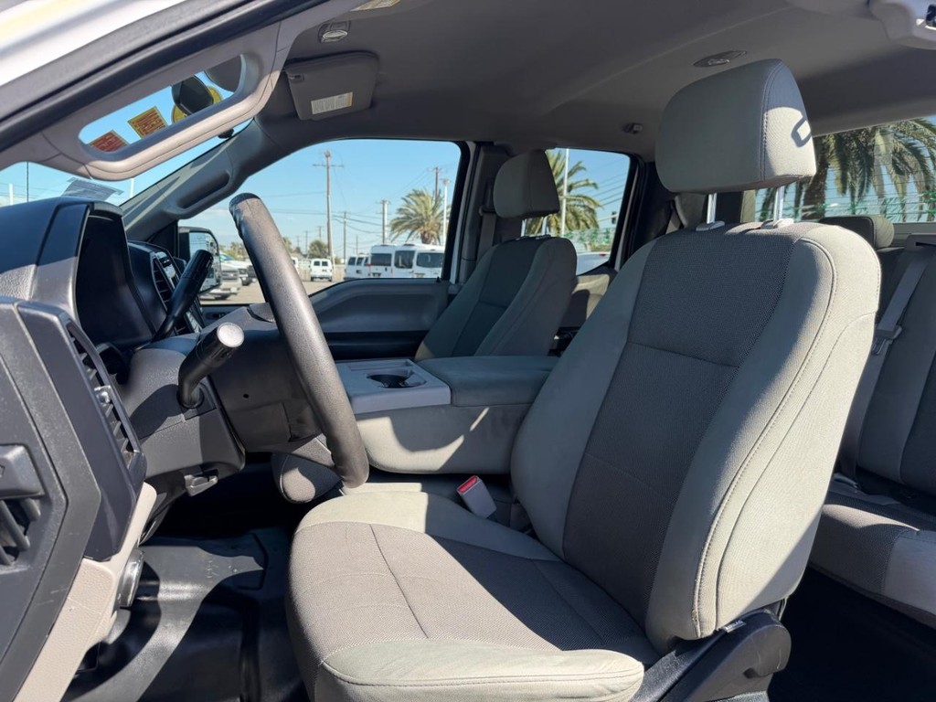 Ford F-150 Vehicle Full-screen Gallery Image 18