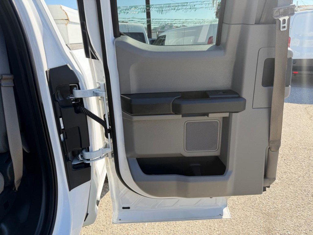 Ford F-150 Vehicle Full-screen Gallery Image 19