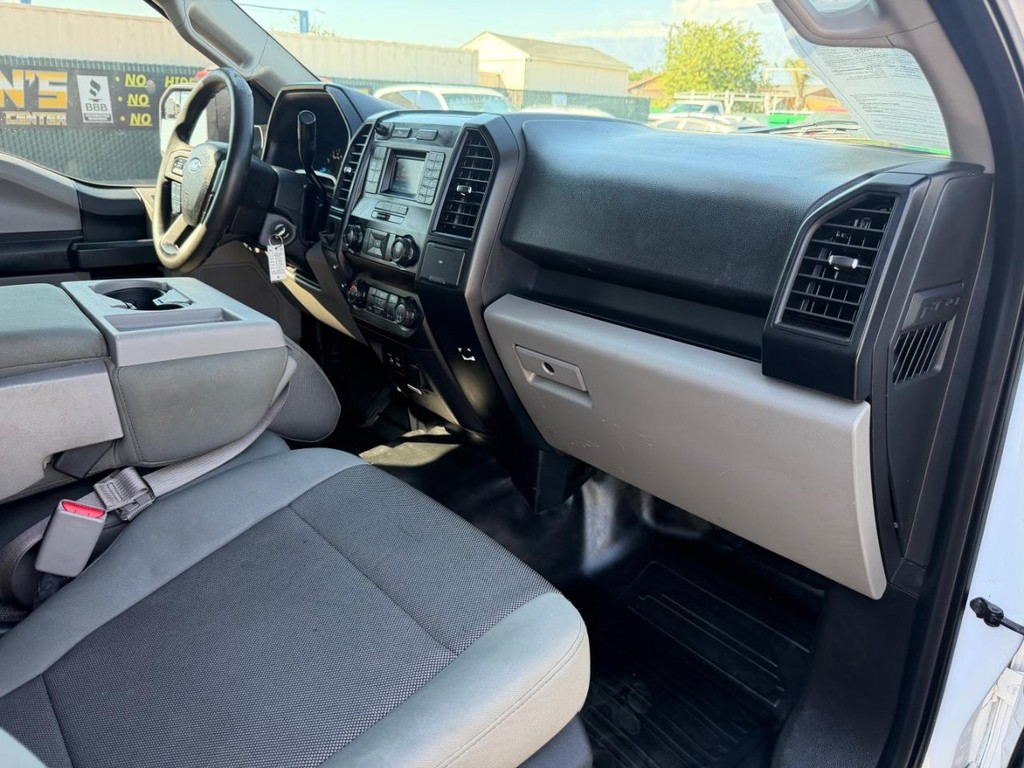 Ford F-150 Vehicle Full-screen Gallery Image 23