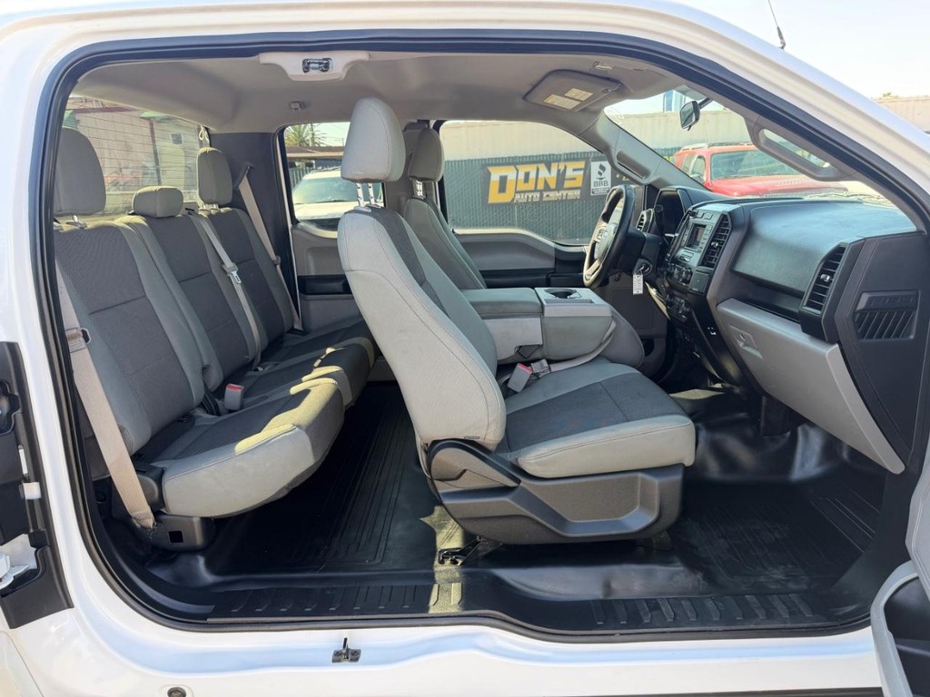Ford F-150 Vehicle Full-screen Gallery Image 24