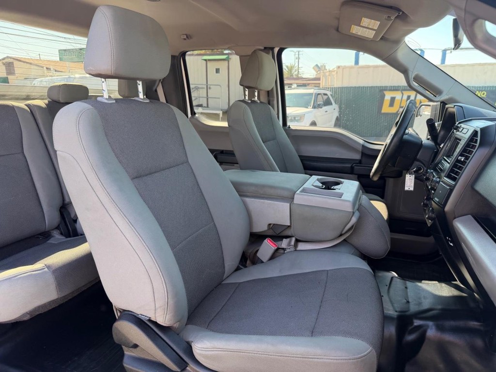 Ford F-150 Vehicle Full-screen Gallery Image 25