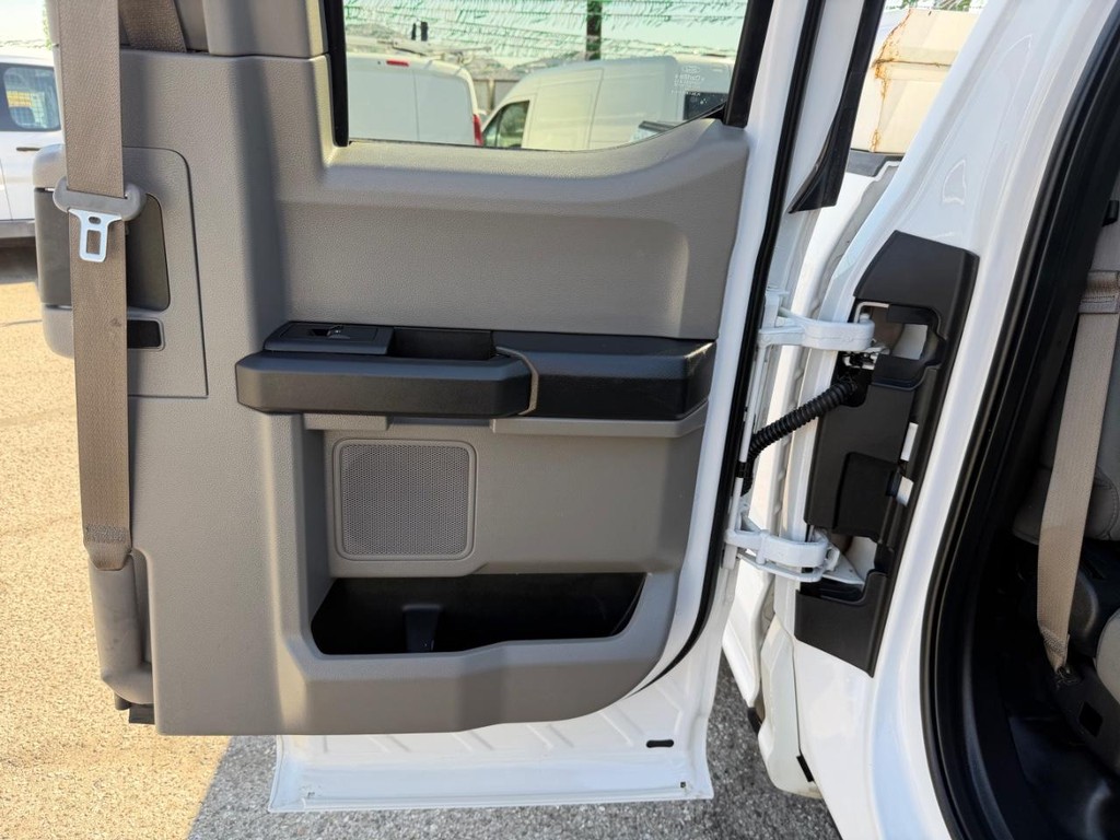 Ford F-150 Vehicle Full-screen Gallery Image 26