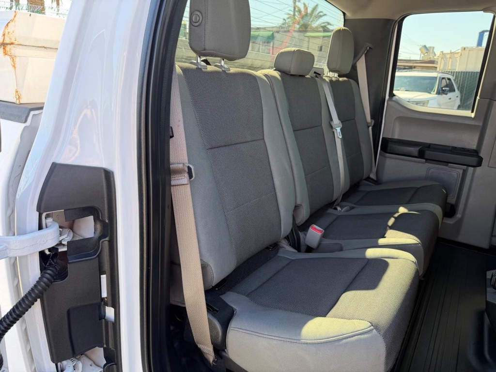 Ford F-150 Vehicle Full-screen Gallery Image 27