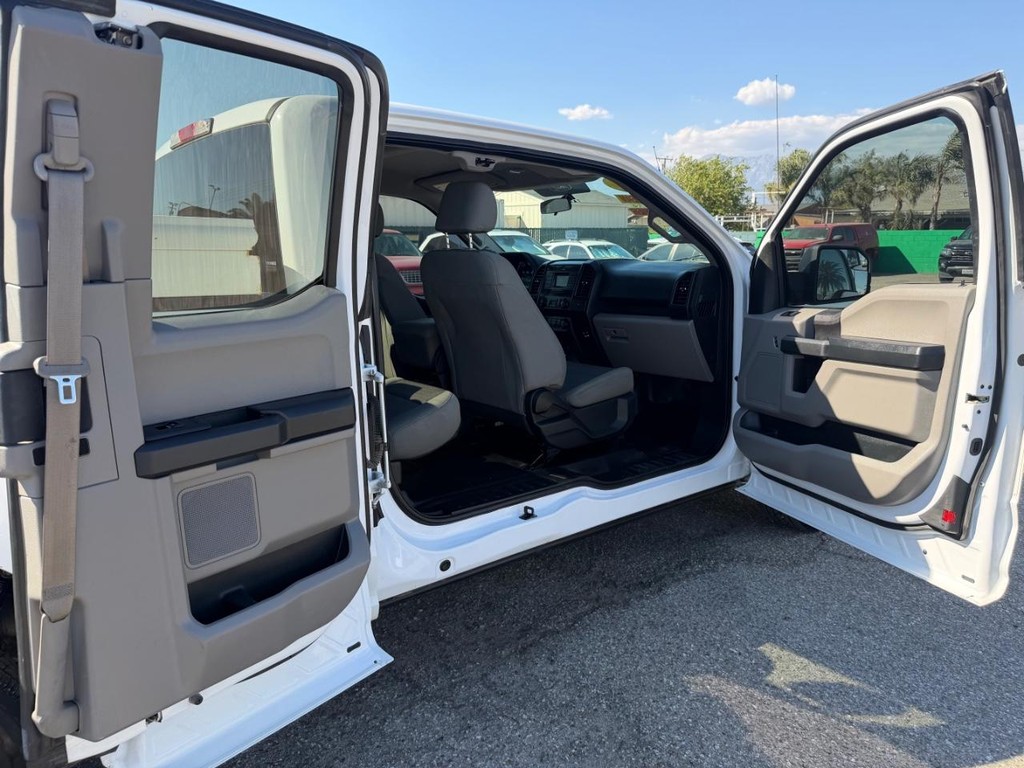 Ford F-150 Vehicle Full-screen Gallery Image 28