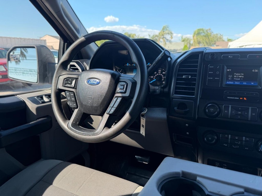 Ford F-150 Vehicle Full-screen Gallery Image 30