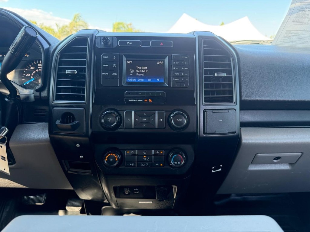 Ford F-150 Vehicle Full-screen Gallery Image 31