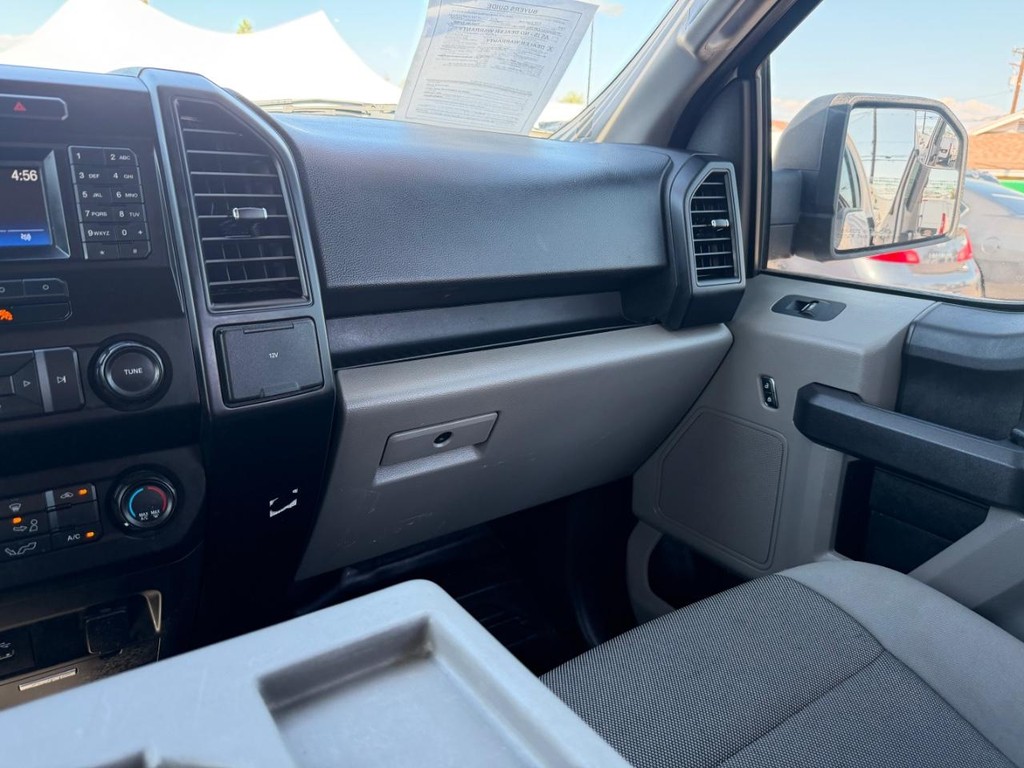 Ford F-150 Vehicle Full-screen Gallery Image 32