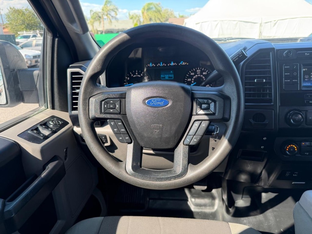 Ford F-150 Vehicle Full-screen Gallery Image 33