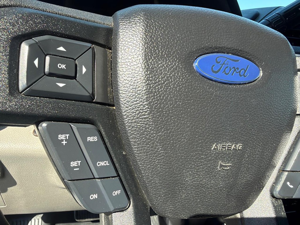 Ford F-150 Vehicle Full-screen Gallery Image 34