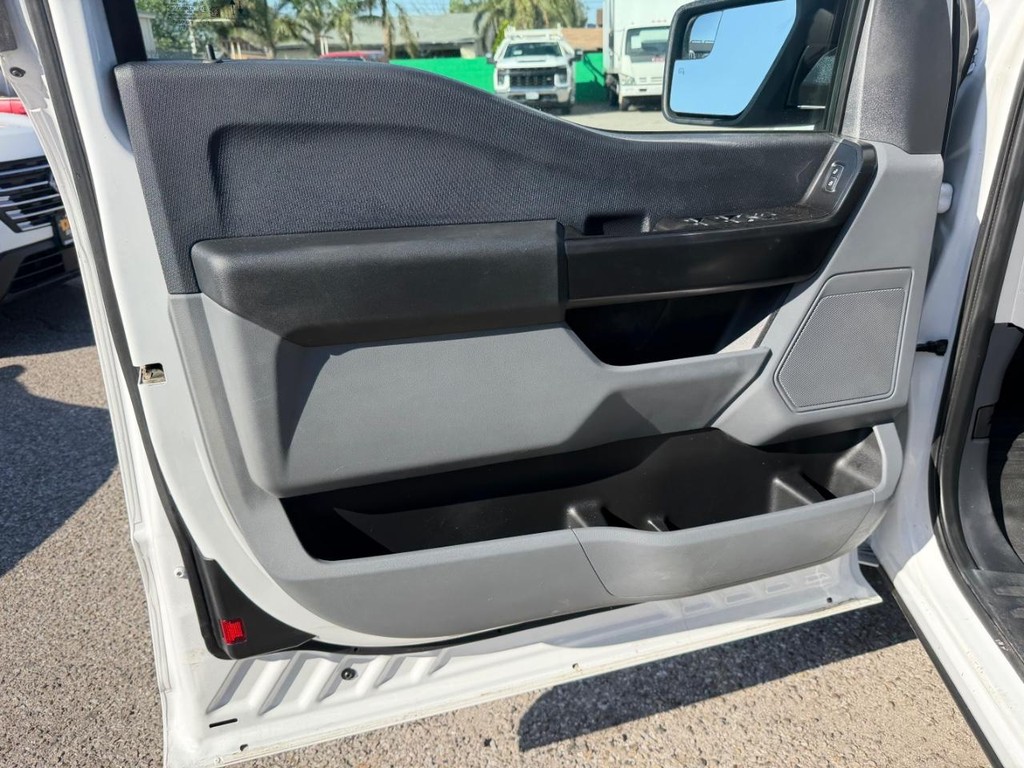 Ford F-150 Vehicle Full-screen Gallery Image 15