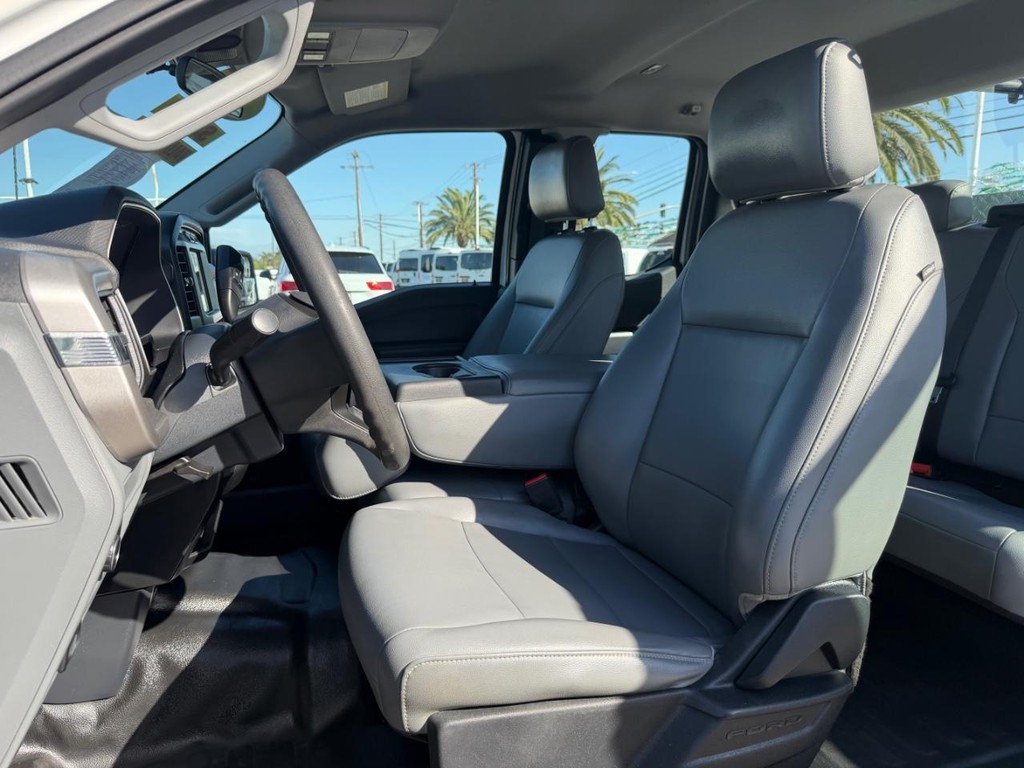 Ford F-150 Vehicle Full-screen Gallery Image 18