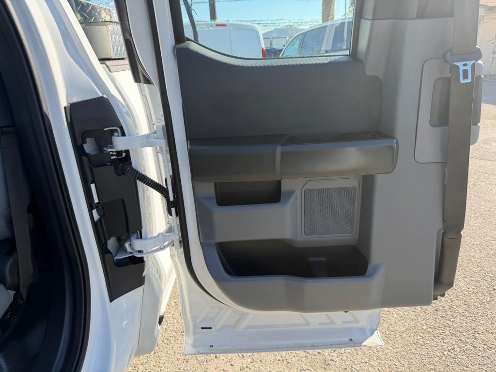 Ford F-150 Vehicle Full-screen Gallery Image 19