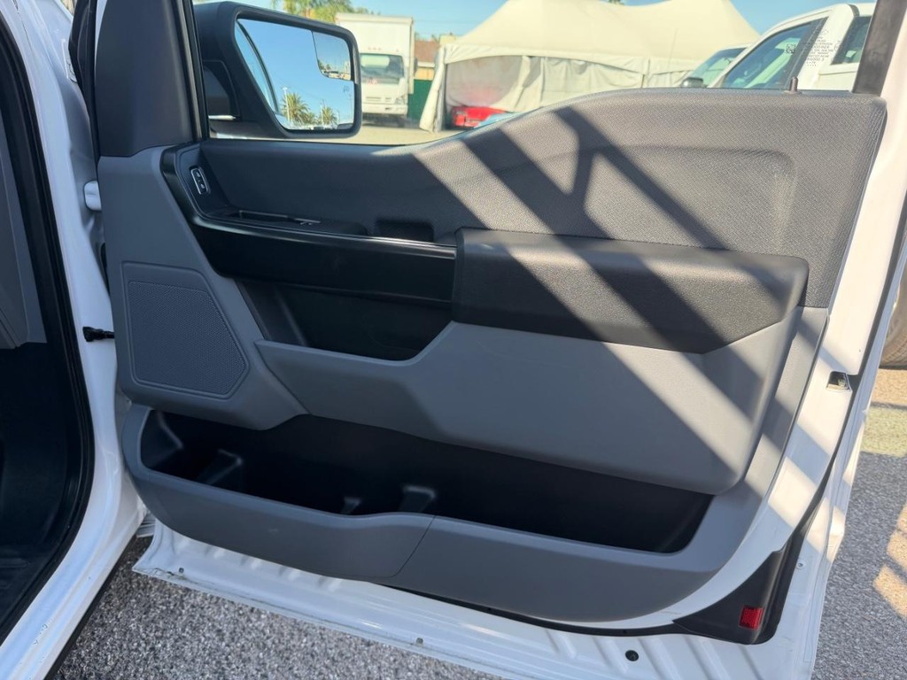 Ford F-150 Vehicle Full-screen Gallery Image 22