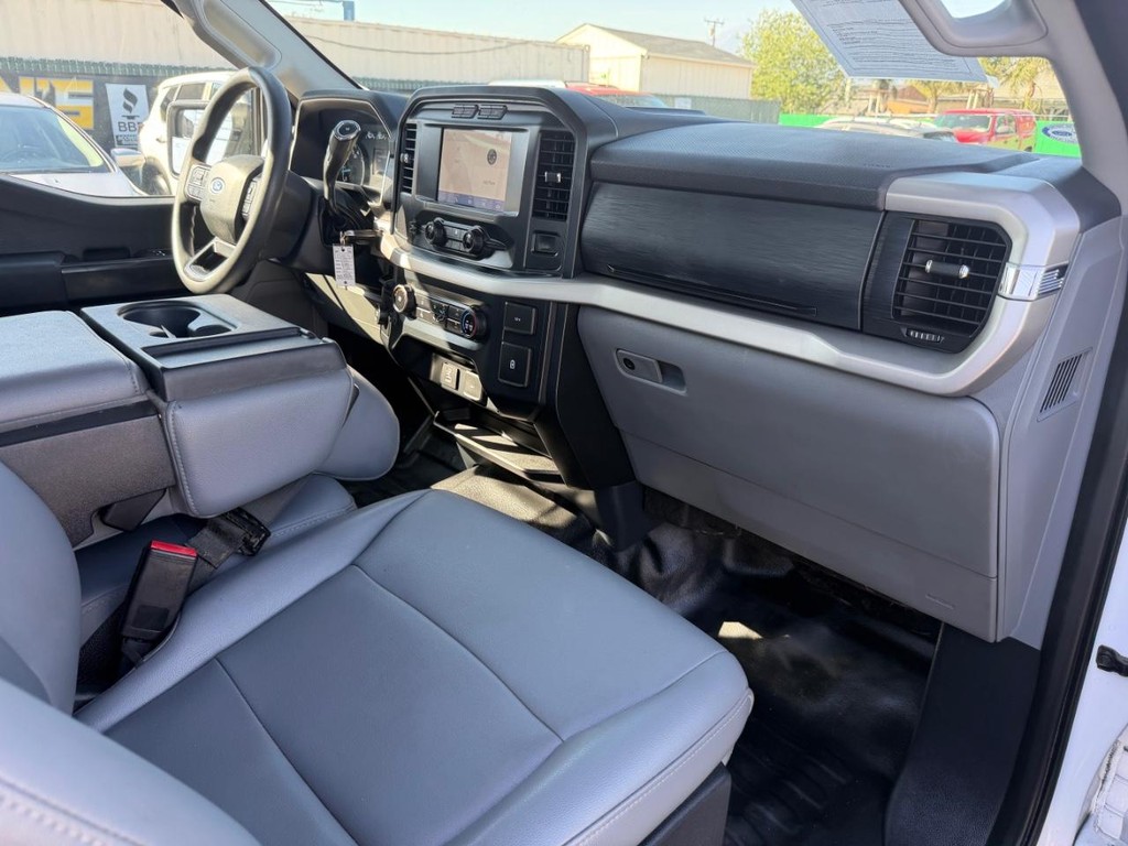 Ford F-150 Vehicle Full-screen Gallery Image 23