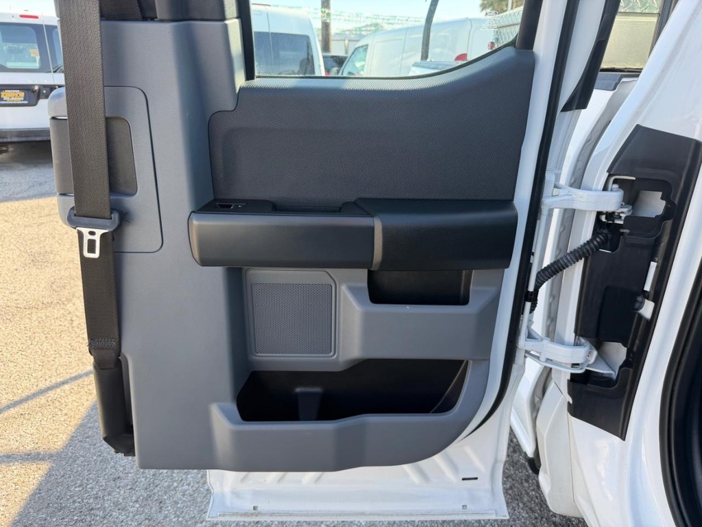 Ford F-150 Vehicle Full-screen Gallery Image 26