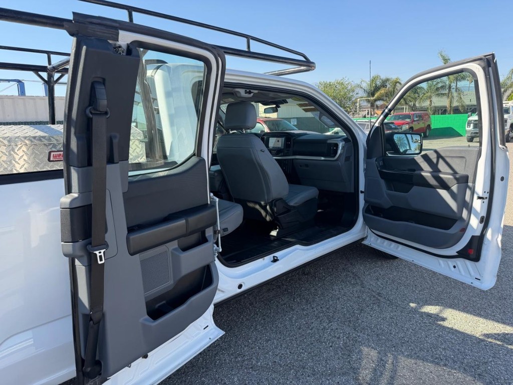 Ford F-150 Vehicle Full-screen Gallery Image 28