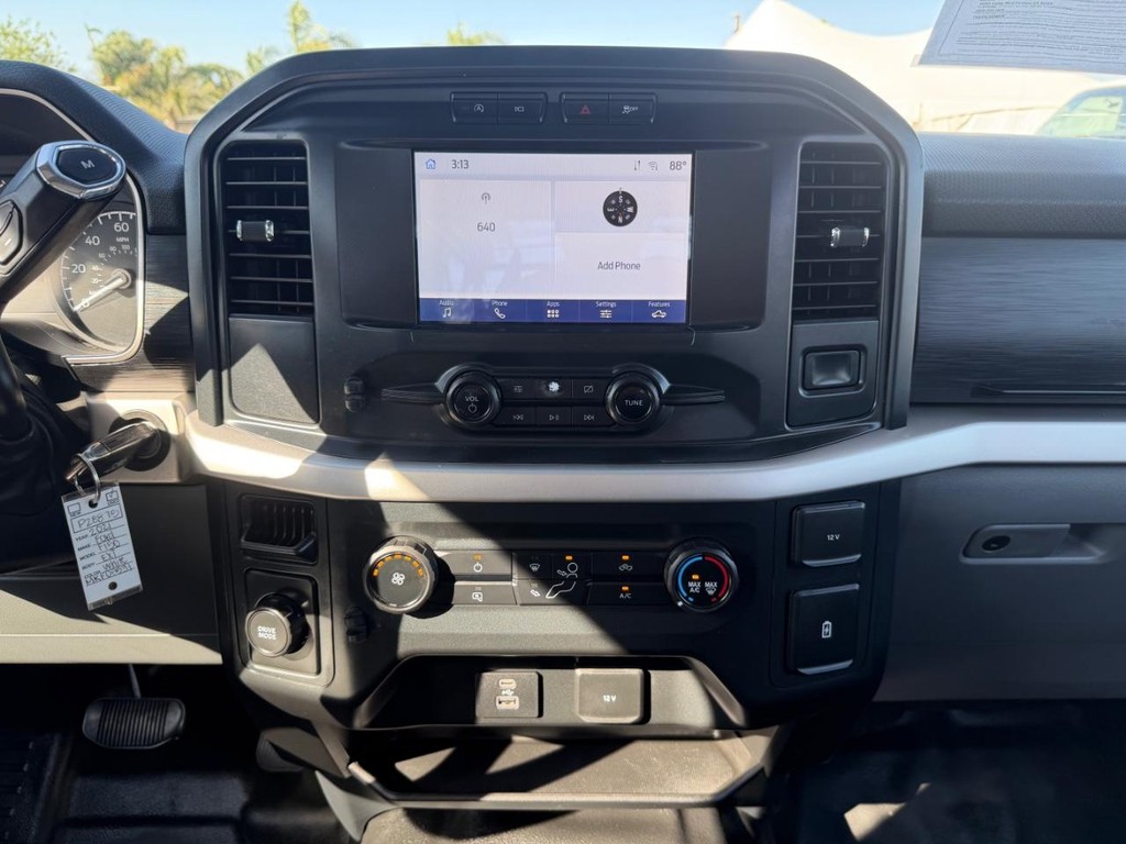 Ford F-150 Vehicle Full-screen Gallery Image 31
