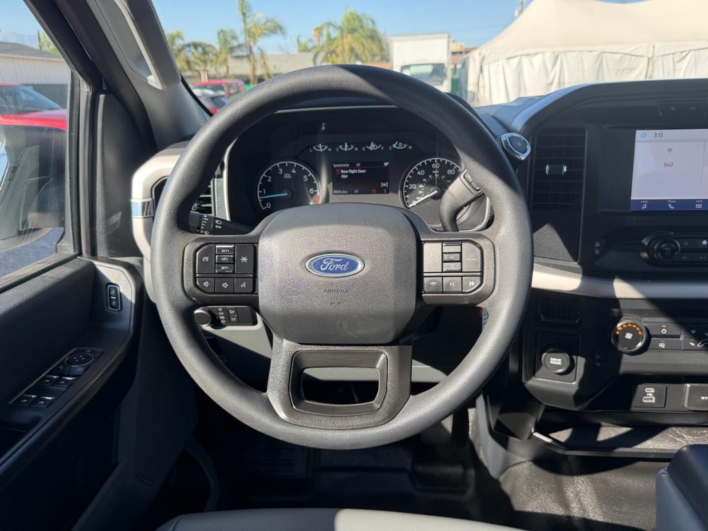 Ford F-150 Vehicle Full-screen Gallery Image 33