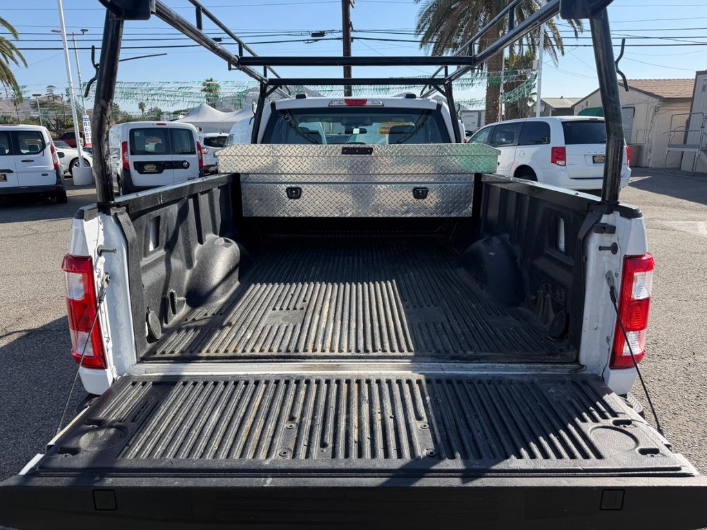 Ford F-150 Vehicle Full-screen Gallery Image 43