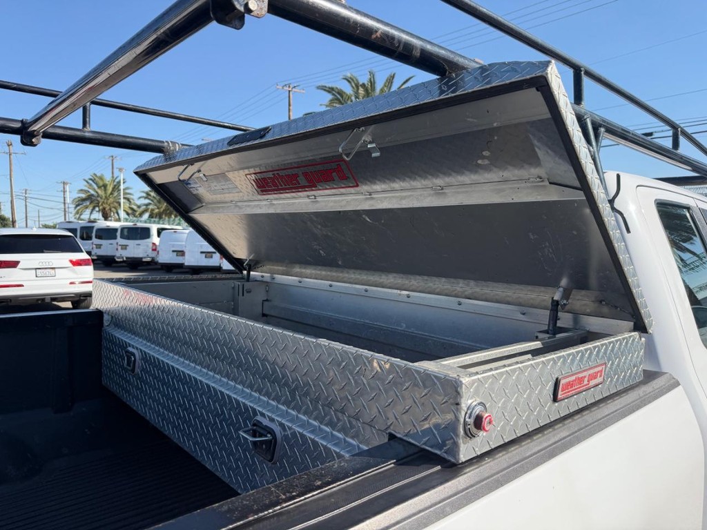 Ford F-150 Vehicle Full-screen Gallery Image 45