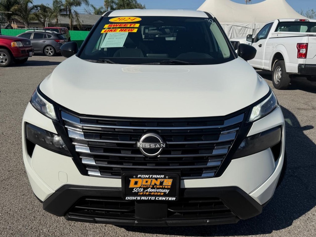 Nissan Rogue Vehicle Full-screen Gallery Image 14