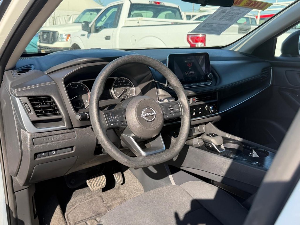 Nissan Rogue Vehicle Full-screen Gallery Image 16