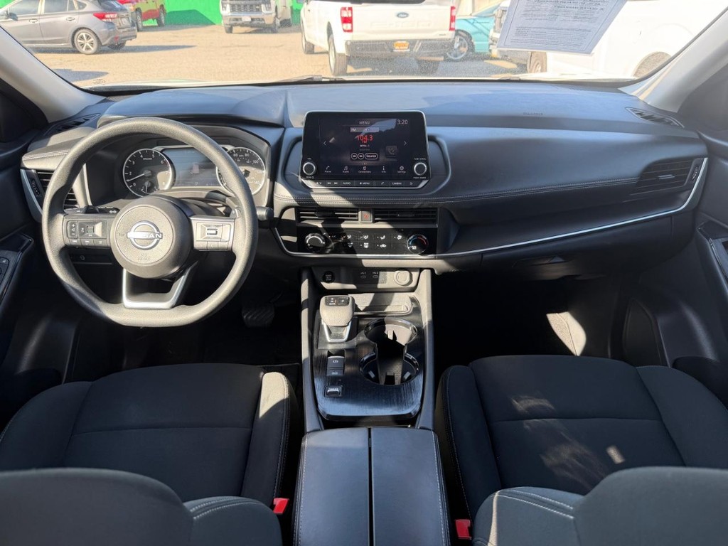 Nissan Rogue Vehicle Full-screen Gallery Image 23