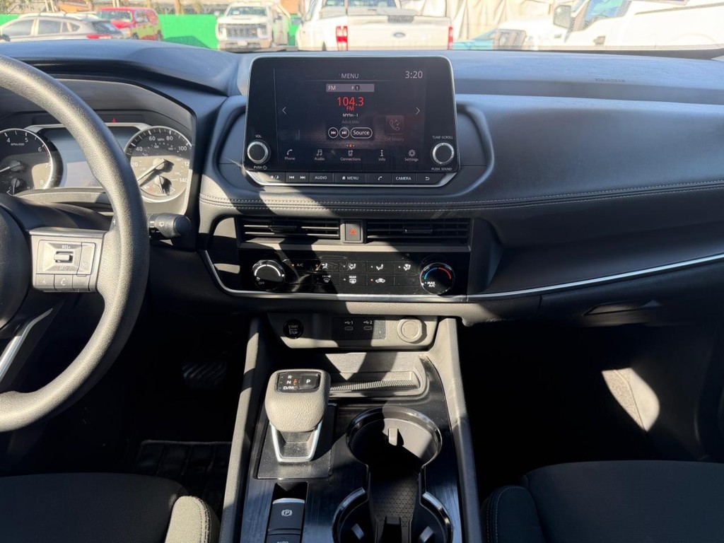 Nissan Rogue Vehicle Full-screen Gallery Image 25
