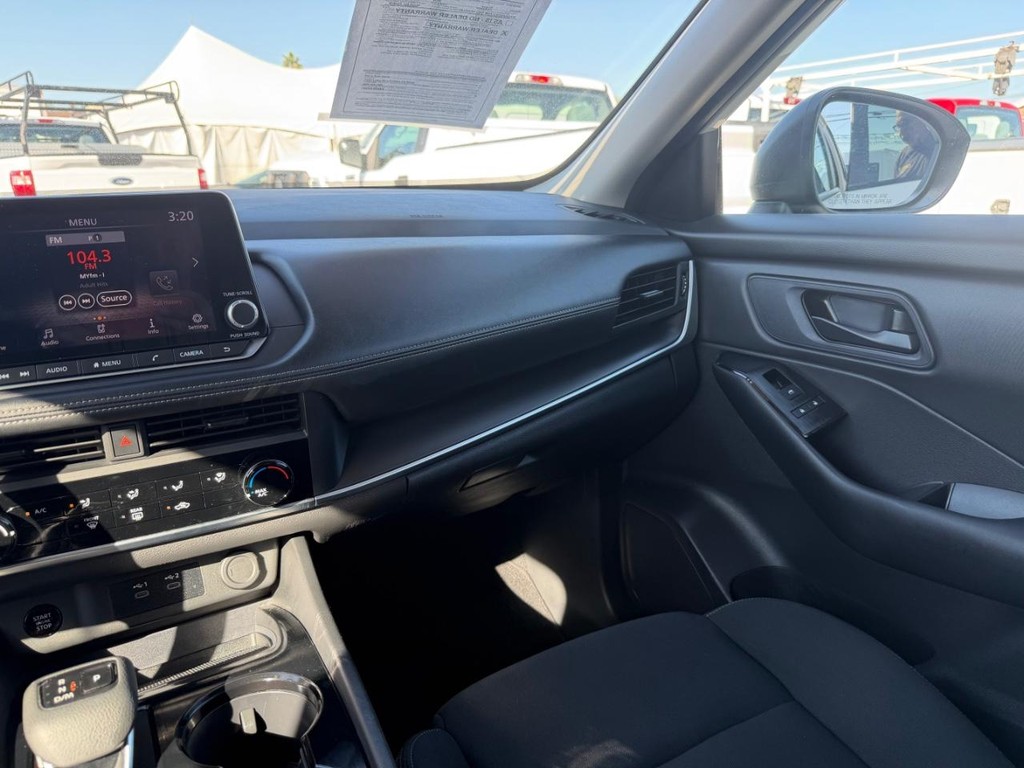 Nissan Rogue Vehicle Full-screen Gallery Image 26