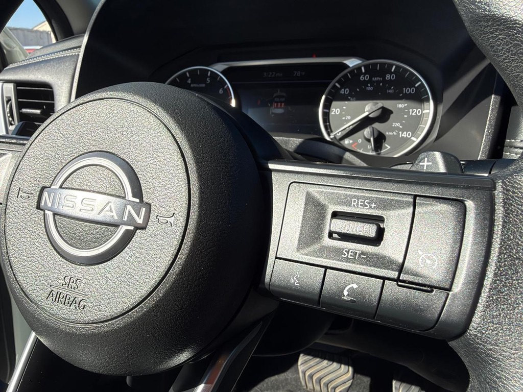 Nissan Rogue Vehicle Full-screen Gallery Image 29