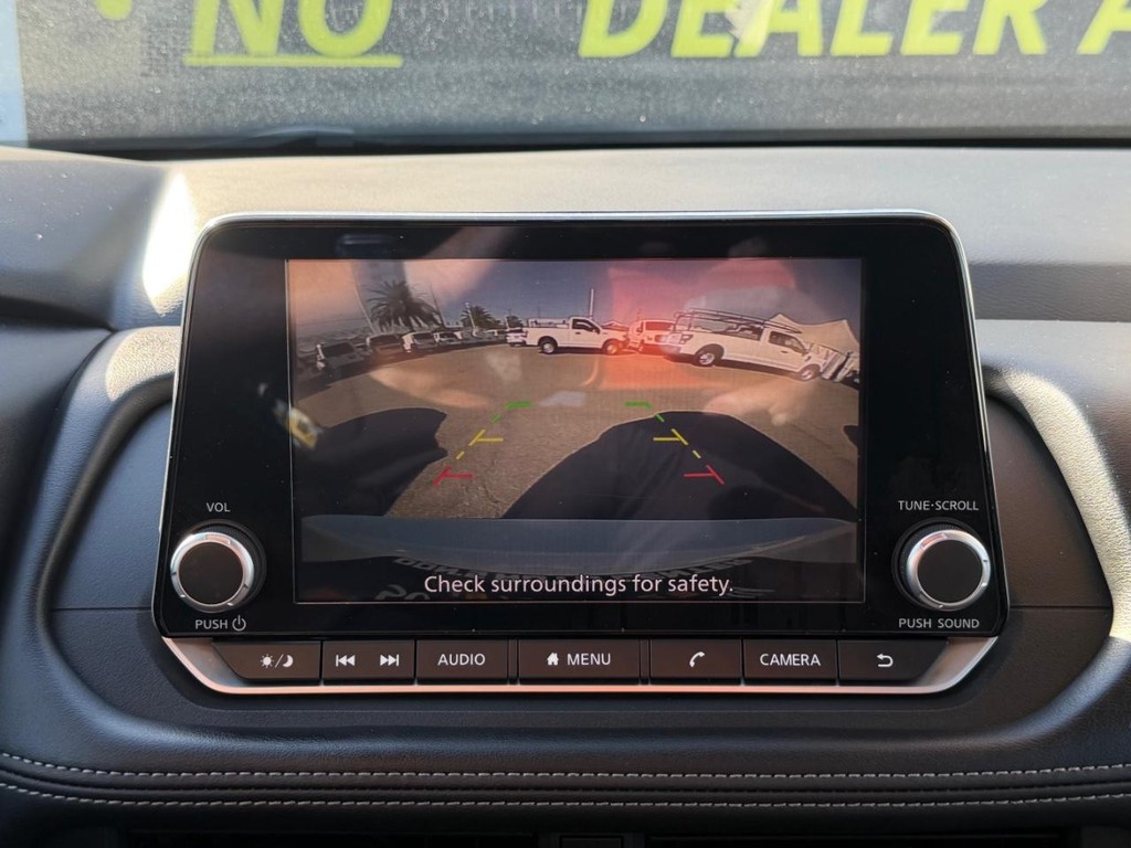 Nissan Rogue Vehicle Full-screen Gallery Image 36