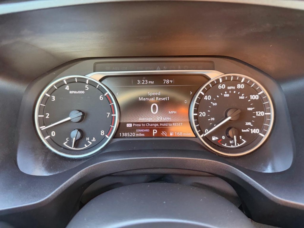 Nissan Rogue Vehicle Full-screen Gallery Image 37