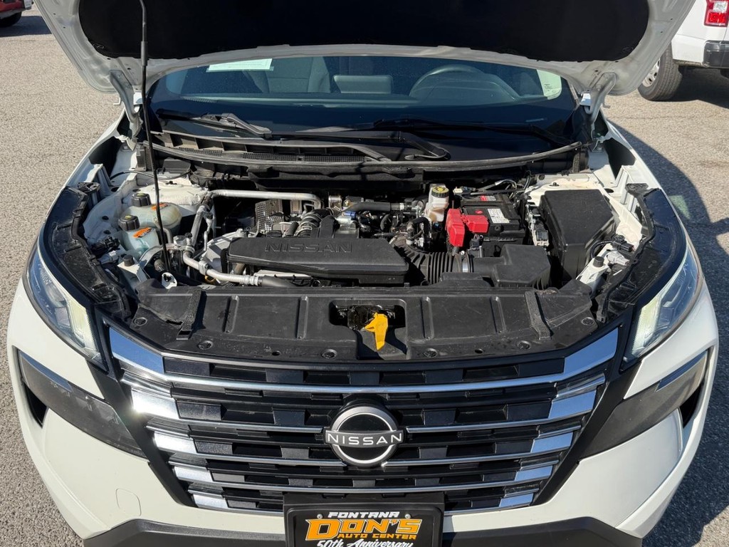 Nissan Rogue Vehicle Full-screen Gallery Image 40