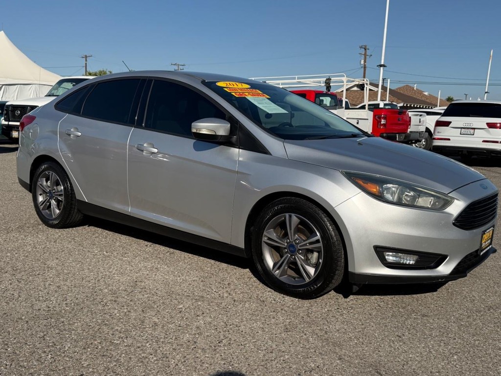Ford Focus Vehicle Full-screen Gallery Image 03