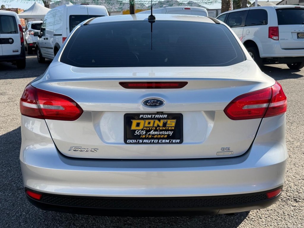 Ford Focus Vehicle Full-screen Gallery Image 06