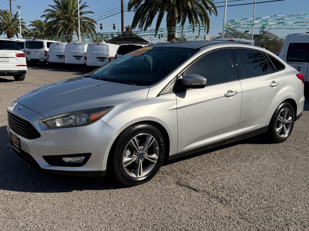 Ford Focus Vehicle Full-screen Gallery Image 12