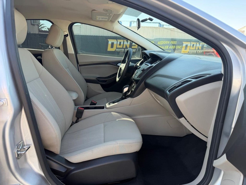 Ford Focus Vehicle Full-screen Gallery Image 21