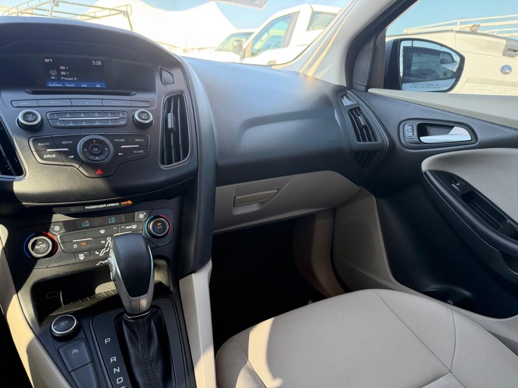 Ford Focus Vehicle Full-screen Gallery Image 26